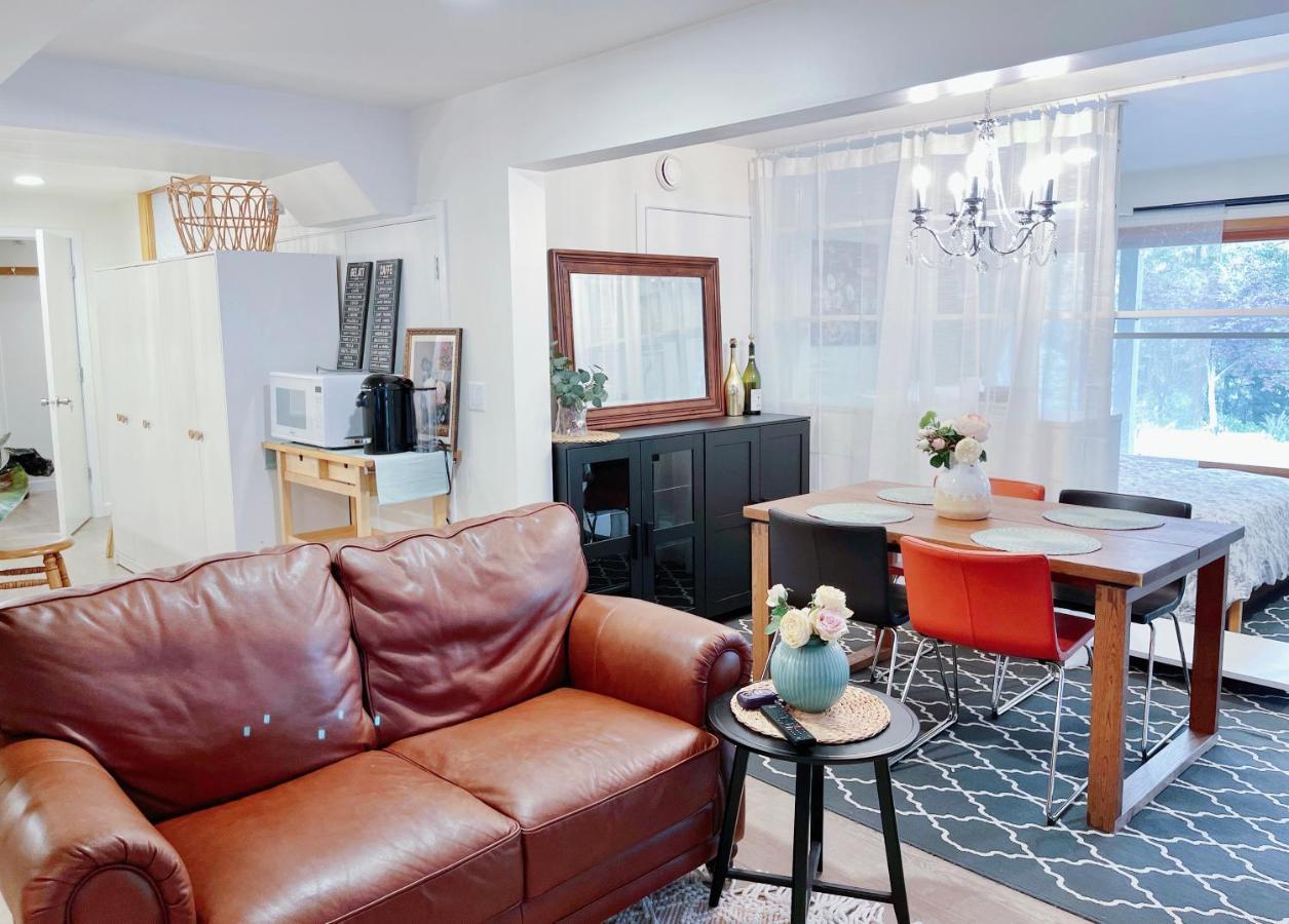 Вилла 66 Creek Garden House Уэст-Ванкувер Экстерьер фото