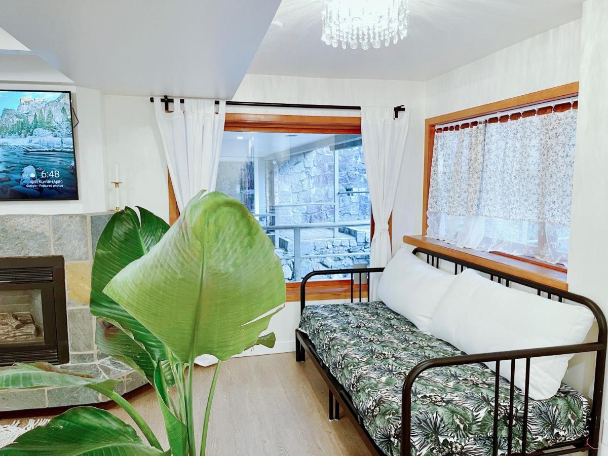 Вилла 66 Creek Garden House Уэст-Ванкувер Экстерьер фото